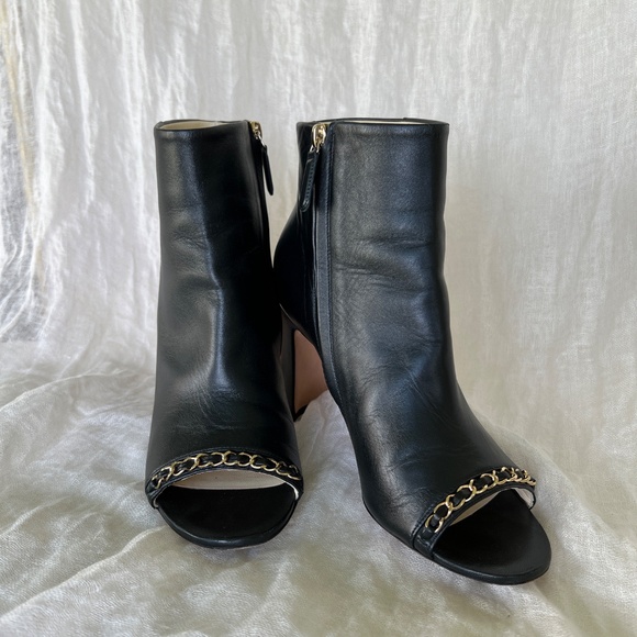 CHANEL Black Lambskin Peep-Toe Booties Chain Trim CC Heel Sz 39 Italy Chic - Picture 15 of 16